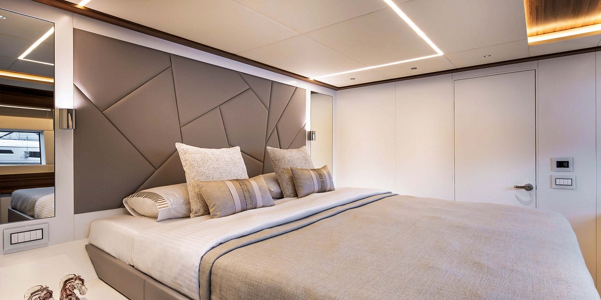 Аренда катамарана на солнечных батареях Vision F Yacht ATRAVERSIA во Франции